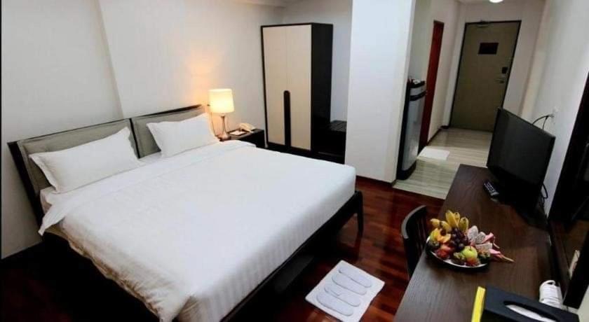 יאנגון Myanmar Life Hotel מראה חיצוני תמונה