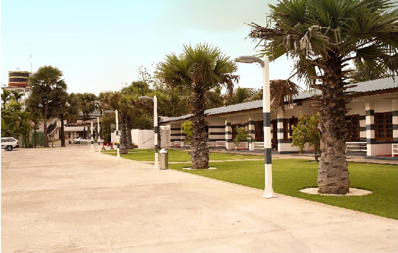 יאנגון Myanmar Life Hotel מראה חיצוני תמונה
