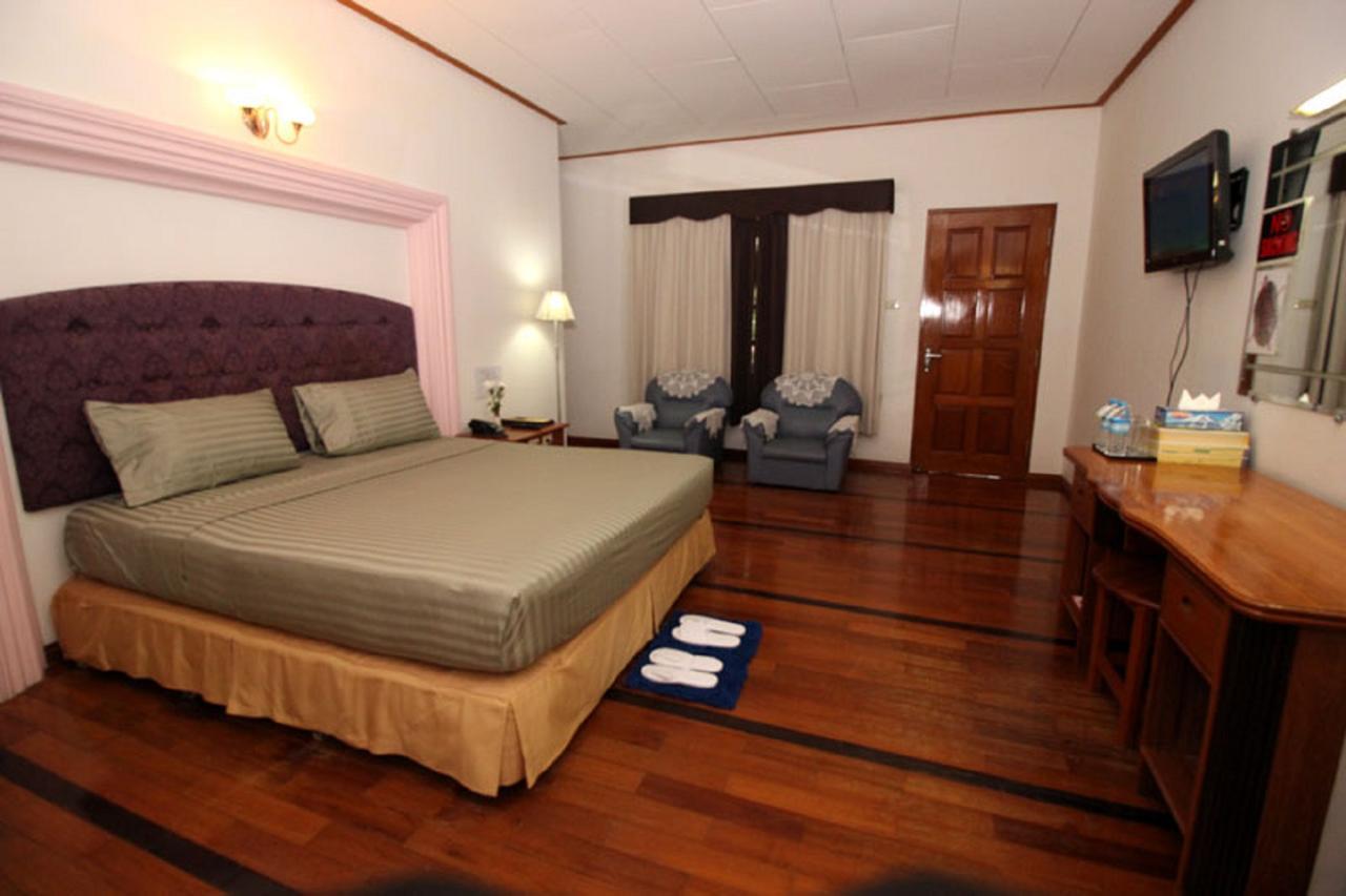 יאנגון Myanmar Life Hotel מראה חיצוני תמונה