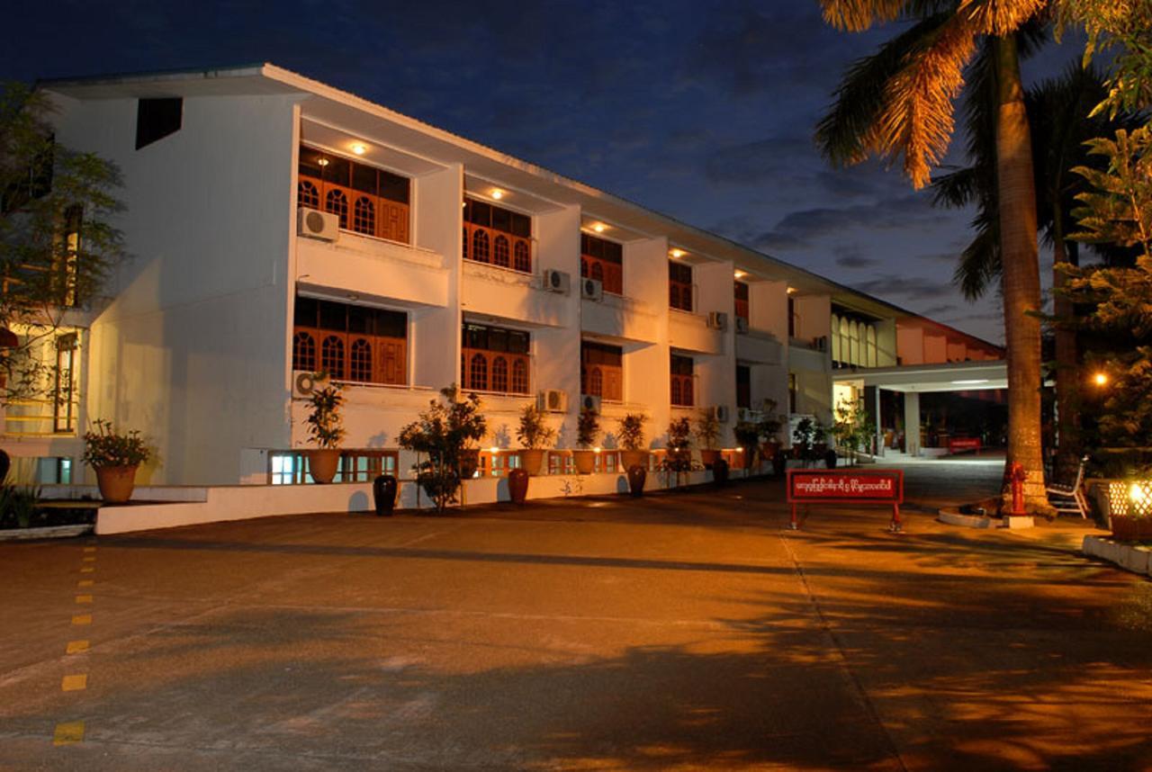 יאנגון Myanmar Life Hotel מראה חיצוני תמונה