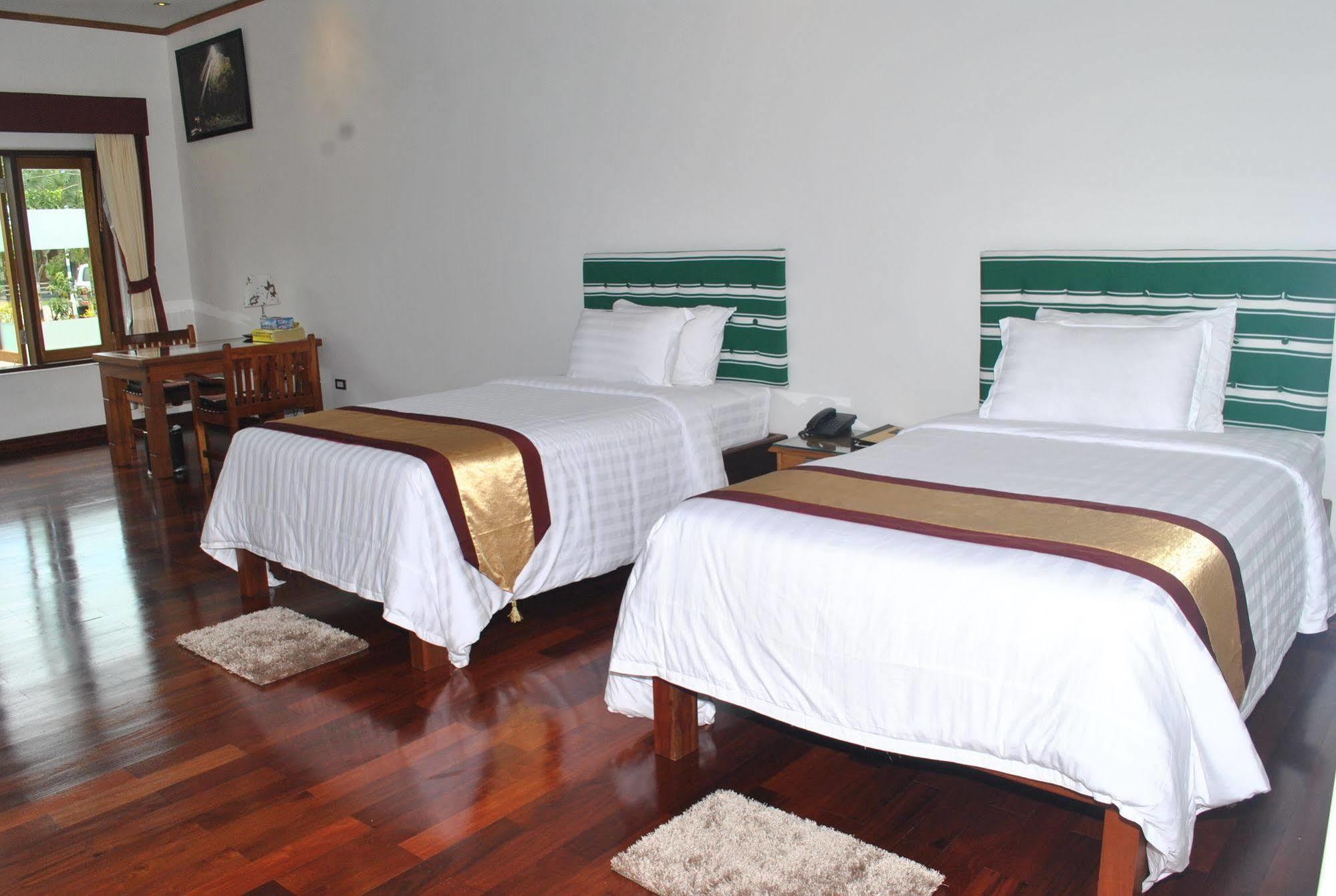 יאנגון Myanmar Life Hotel מראה חיצוני תמונה