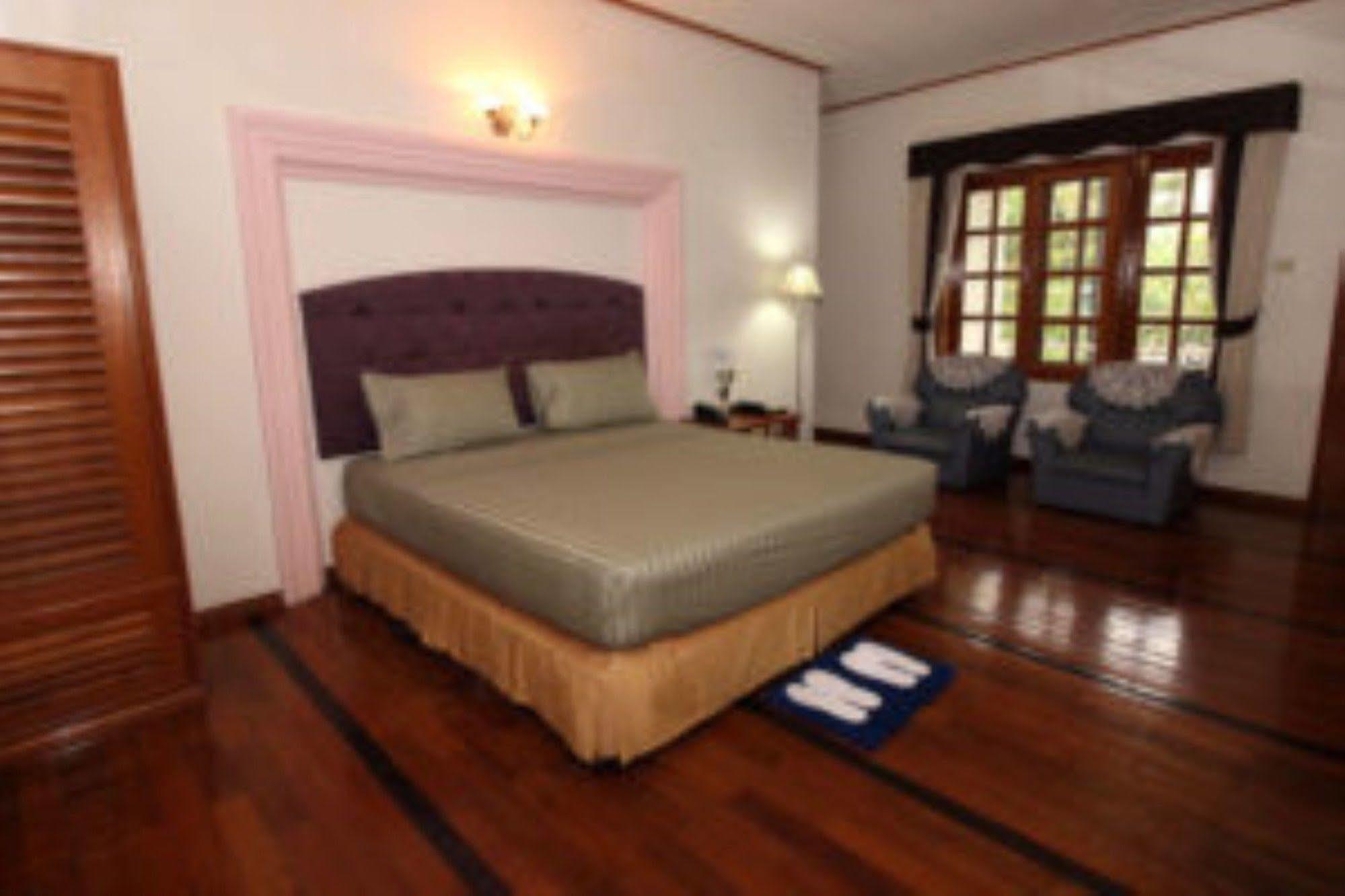 יאנגון Myanmar Life Hotel מראה חיצוני תמונה